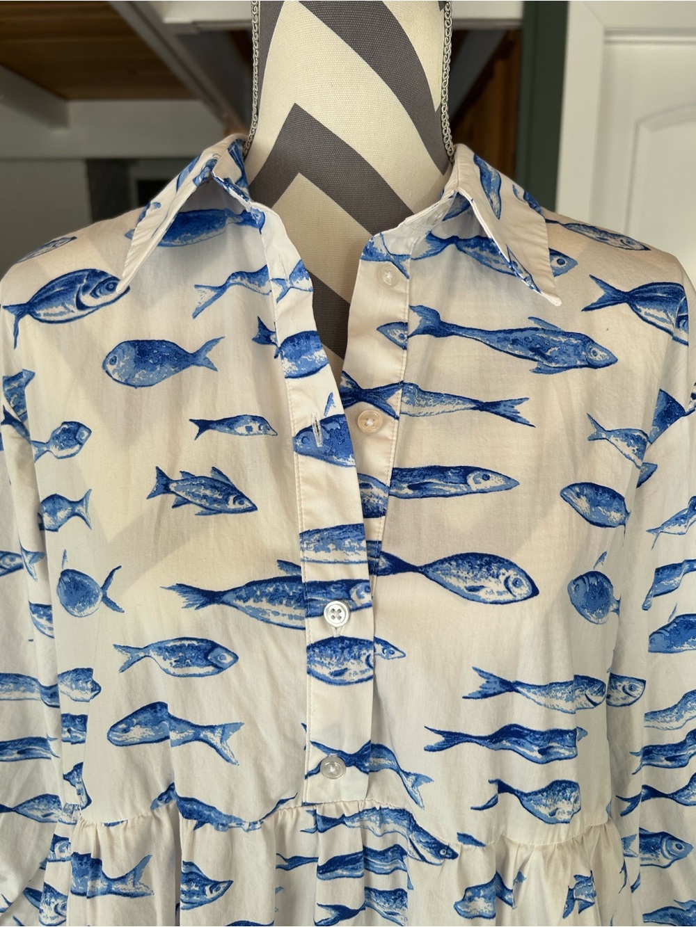 Maeve The Bettina White and Blue Fish-Print Tiered Shirt Dress Small - Picture 2 of 7